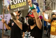 flavio bolsonaro y la polémica por su salida de Brasil image
