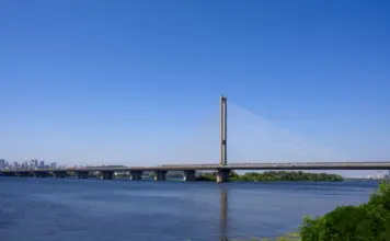 Kiev afronta el caos tras nuevos ataques a sus puentes image