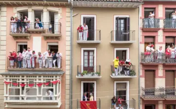 Vito Quiles Pamplona culmina su acto con fuerte tensión image