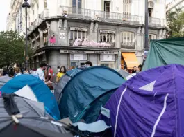 La Policía halla machetes caseros ocultos en la Puerta del Sol