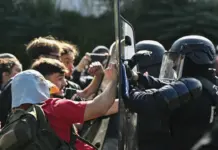 La Policía de París admite el descontrol de las protestas