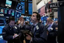 Wall Street se dispara: el Dow gana 400 puntos y el euro avanza