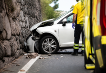 Un herido tras chocar un automóvil contra un muro en Tenerife