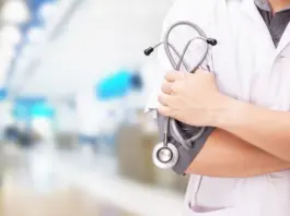 Los médicos aplazan la huelga indefinida y miran a las urnas