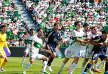 Elche domina, pero se estrella ante el muro de Radu