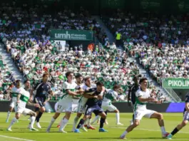 El Elche suma, pero no gana: luces y sombras en casa