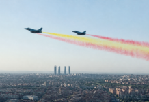 Eurofighters dibujan la bandera de España sobre Madrid