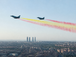 Eurofighters dibujan la bandera de España sobre Madrid