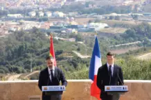 En Ceuta, Abascal pide militarizar la frontera y apunta a Sánchez