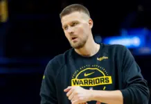 Kristaps Porzingis vuelve a los Warriors para revisión médica