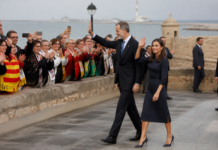 Ceuta despide a los Reyes entre aplausos, vivas y emoción