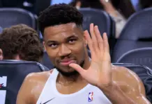 Giannis Antetokounmpo roza el triple-doble en solo 24 minutos