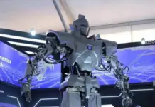 China presenta un robot de 4 metros capaz de levantar 500 kilos