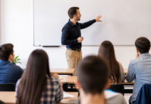Profesor de Estepona, único malagueño finalista a Mejor Docente