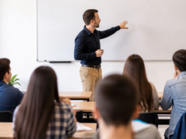 Profesor de Estepona, único malagueño finalista a Mejor Docente