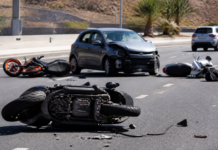 Accidente entre tres motos y un coche deja tres heridos en Adeje