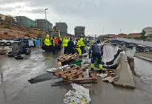 Más de 200 operarios retiran 150 toneladas tras el desalojo