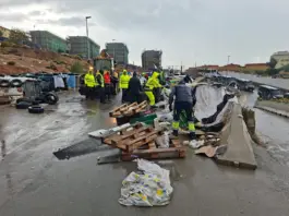 Más de 200 operarios retiran 150 toneladas tras el desalojo