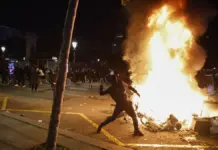 Barcelona, en llamas: saqueos y disturbios dejan heridos