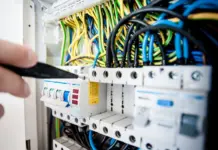 Adrián Castillo explica por qué el electricista siempre paga