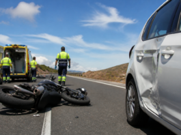 Un herido moderado tras chocar una moto y un coche en Granadilla