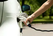 El invento alemán que lleva cargadores eléctricos al bordillo