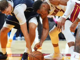 Cooper Flagg lidera a los Mavericks y amarga a Antetokounmpo