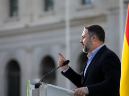 Abascal reivindica la autonomía de Vox tras su pacto con el PP
