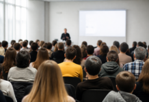 FES reúne en Vigo a alumnos y familias ante riesgos digitales