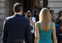Sánchez plantea incluir a Begoña Gómez en las listas para aforarla