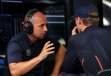 El invento de Lambiase para hablar con Verstappen en Singapur