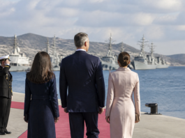 El viaje de los Reyes a una Ceuta rodeada de fragatas militares
