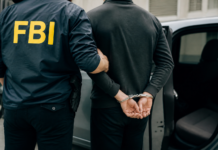 El FBI detiene a un empleado de OpenAI por una grabadora oculta