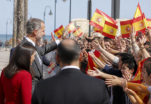 Melilla recibe a los Reyes con un clamor de españolidad