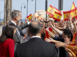 Melilla recibe a los Reyes con un clamor de españolidad