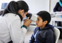 San Román detecta problemas visuales en niños con campaña