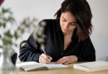 Helena Mariño conquista el Premio de Poesía de Estepona