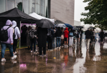 Así vive PLAY Las Gabias con videojuegos y K Pop bajo la lluvia