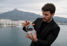 Jammes Garibo trae a Estepona la magia que triunfó en Hollywood