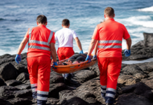 Rescatan a un hombre con síntomas de ahogamiento en Yaiza