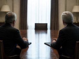 Dos magistrados del Constitucional estuvieron en el Gobierno
