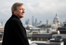 Julian Barnes pide a Europa abrir sus puertas al Reino Unido