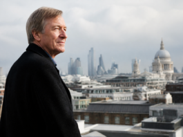 Julian Barnes pide a Europa abrir sus puertas al Reino Unido