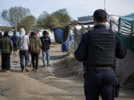 CCOO pide policía tras una agresión en campamentos migrantes