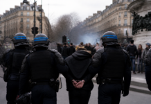 Francia afronta más de 130 arrestos tras nuevas protestas