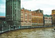 Inundaciones Bilbao Casco Viejo dejan calles anegadas image
