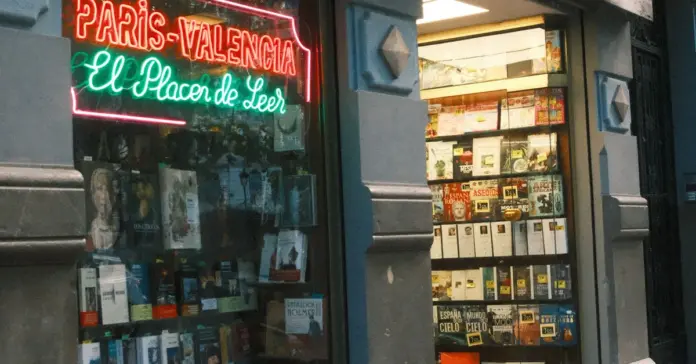Librería Pérgamo resiste ante la presión inmobiliaria image