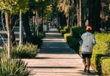 Longevidad: caminar a diario puede ayudarte a vivir más image