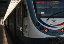 Tren AVE incendiado corta la ruta entre Madrid y Barcelona Tren AVE incendiado corta la ruta entre Madrid y Barcelona image