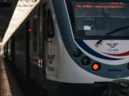Tren AVE incendiado corta la ruta entre Madrid y Barcelona Tren AVE incendiado corta la ruta entre Madrid y Barcelona image
